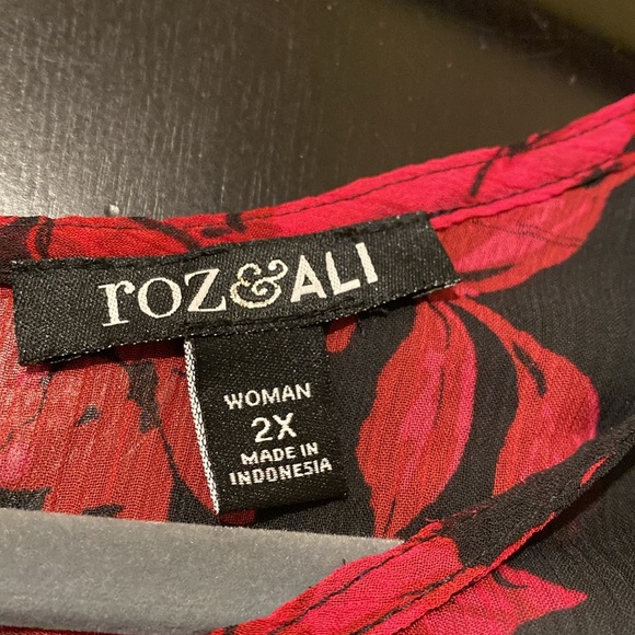 Roz & Ali Long Sleeve Ruffle Floral Blouse, 2X - Picture 3 of 10